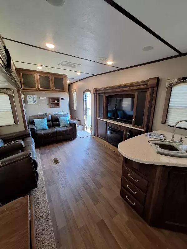 2018 Couger xlight fifthwheel