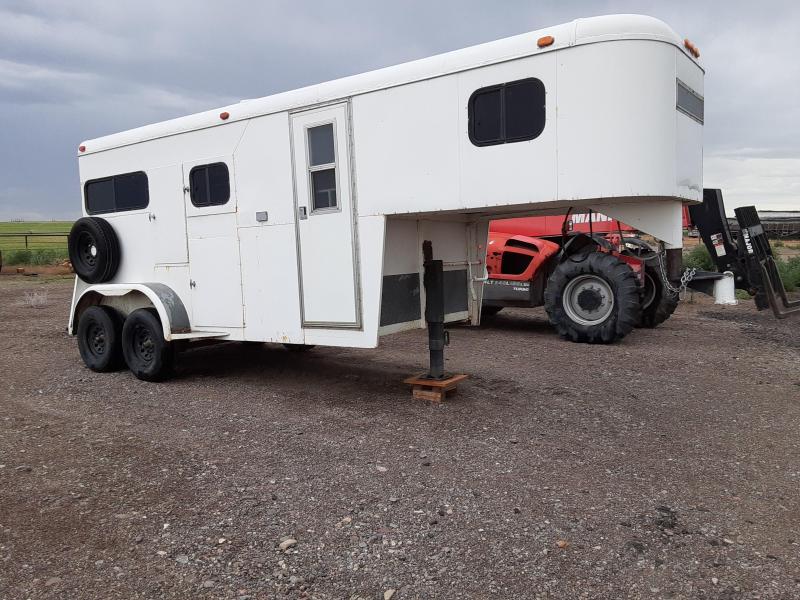 1974 Circle J 2 Place Gooseneck Horse Trailer 1974 Circle J 2 Place Gooseneck Horse Trailer