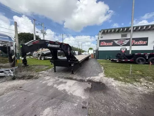 2025 Diamond C Trailers 40 FT DECKOVER MAX RAMPS Flatbed Trailer