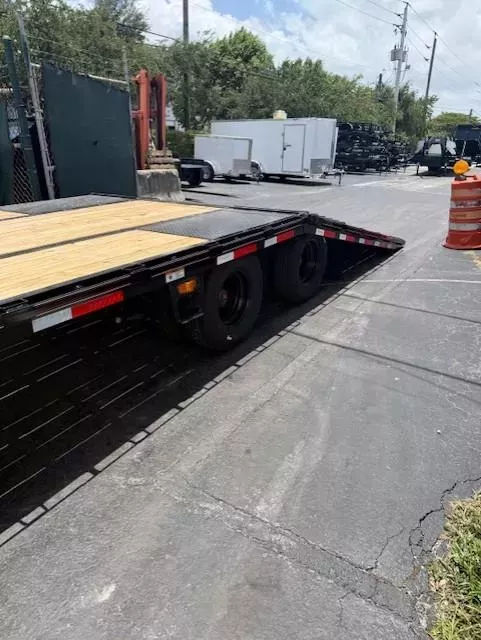 new Equipment / Flatbed Trailers Diamond C Trailers  for sale, in Miami, FL Thumbnail 13