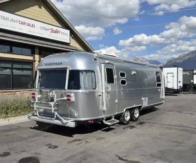 2017 Airstream International Signature 27FB