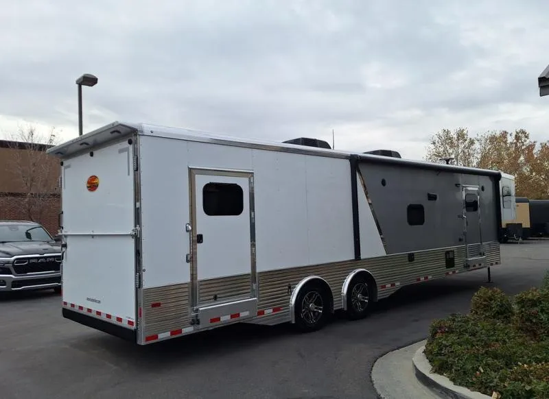 2026 Sundowner Trailers 8.5x40 Gooseneck Living Quarters Toy Hauler Alumin 