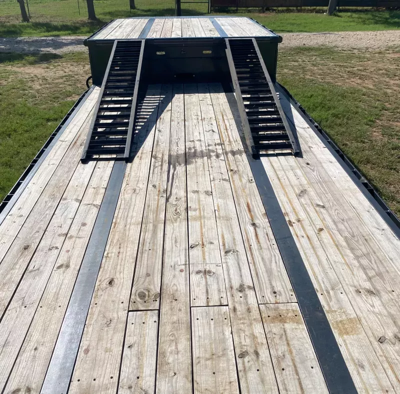 used Equipment / Flatbed Trailers Diamond C Trailers  for sale, in Cedar Creek, TX Thumbnail 7