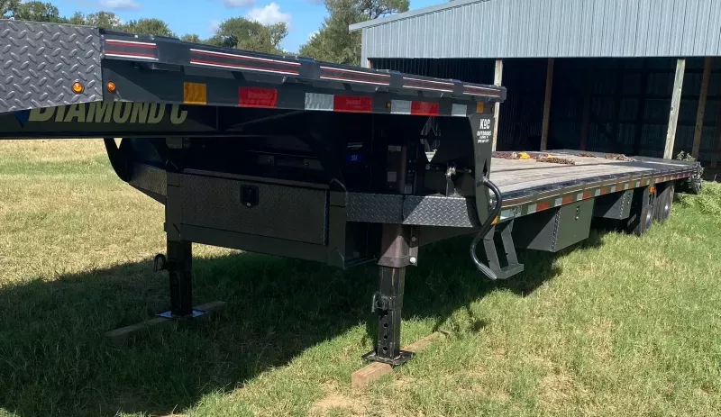 used Equipment / Flatbed Trailers Diamond C Trailers  for sale, in Cedar Creek, TX Thumbnail 3