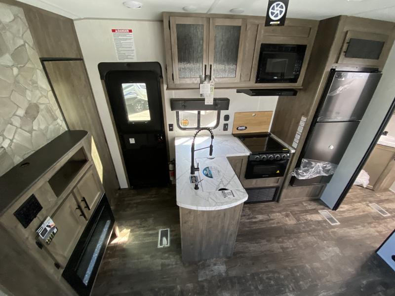 new Toy Haulers Forest River Cherokee Wolf Pack for sale, in Steinbach, MB Thumbnail 10