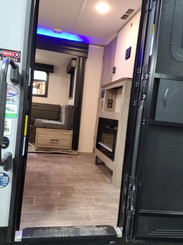 new Travel Trailers Forest River Alpha Wolf for sale, in Steinbach, MB Thumbnail 12