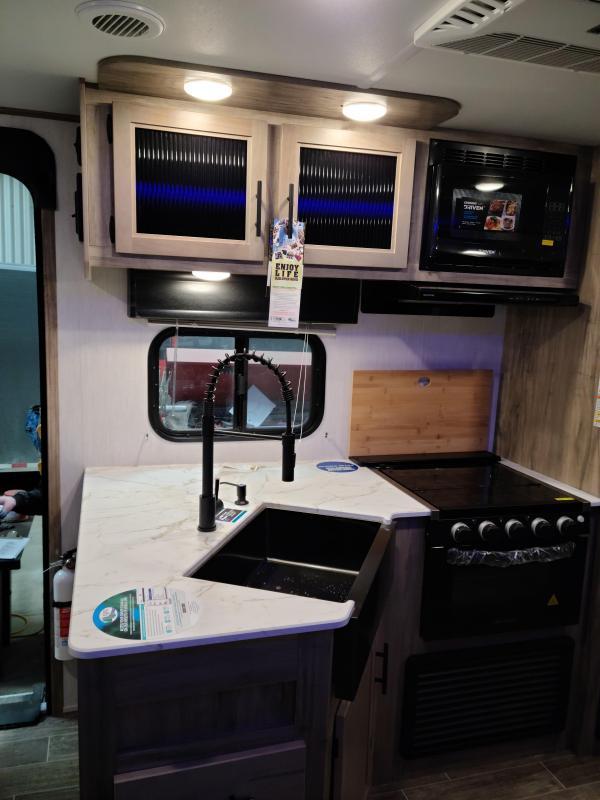 new Travel Trailers Forest River Alpha Wolf for sale, in Steinbach, MB Thumbnail 16