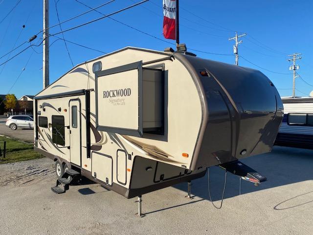2012 Rockwood Signature Ultra-Lite 8280WS Couples Model Fifth Wheel Camper RV 2012 Rockwood Signature Ultra-Lite 8280WS Couples Model Fifth Wheel Camper RV