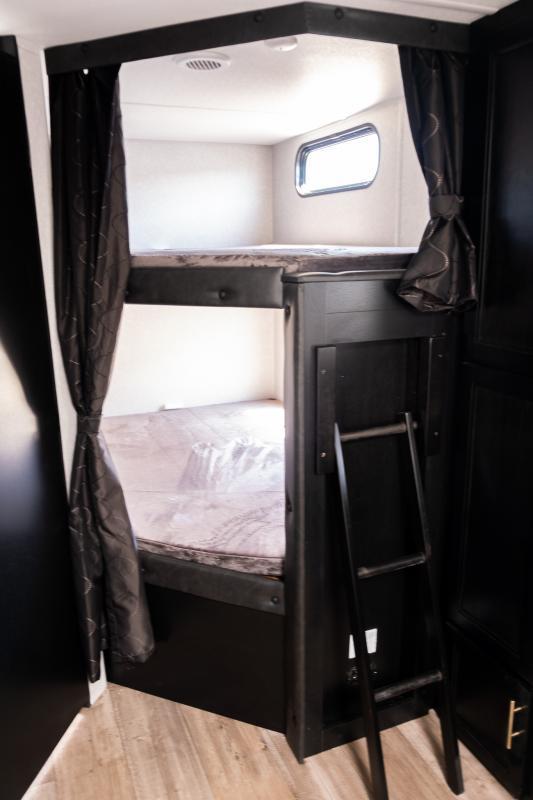 new Travel Trailers Grey Wolf Cherokee for sale, in Steinbach, MB Thumbnail 12