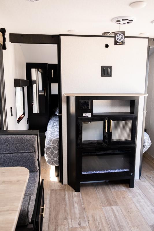 new Travel Trailers Grey Wolf Cherokee for sale, in Steinbach, MB Thumbnail 11