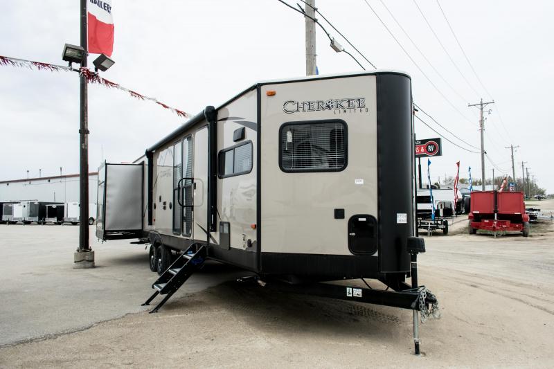 2019 Cherokee Limited 304VFK Front Kitchen Couples Travel Trailer 2019 Cherokee Limited 304VFK Front Kitchen Couples Travel Trailer