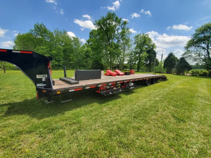 used Equipment / Flatbed Trailers Diamond C Trailers  for sale, in Clarksville, TN Thumbnail 5