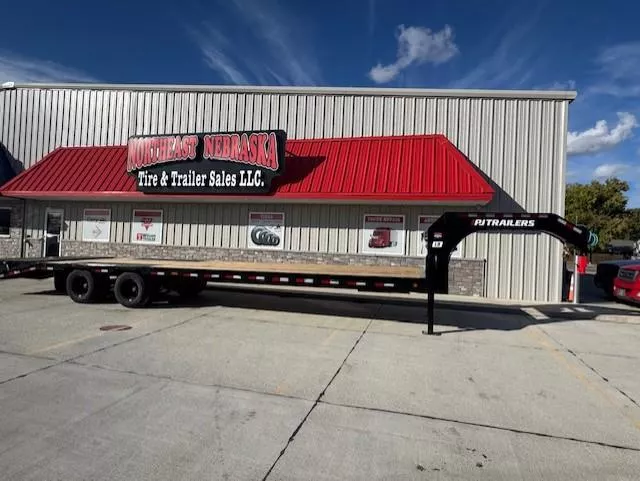 2026 PJ Trailers gooseneck Deckover Trailer