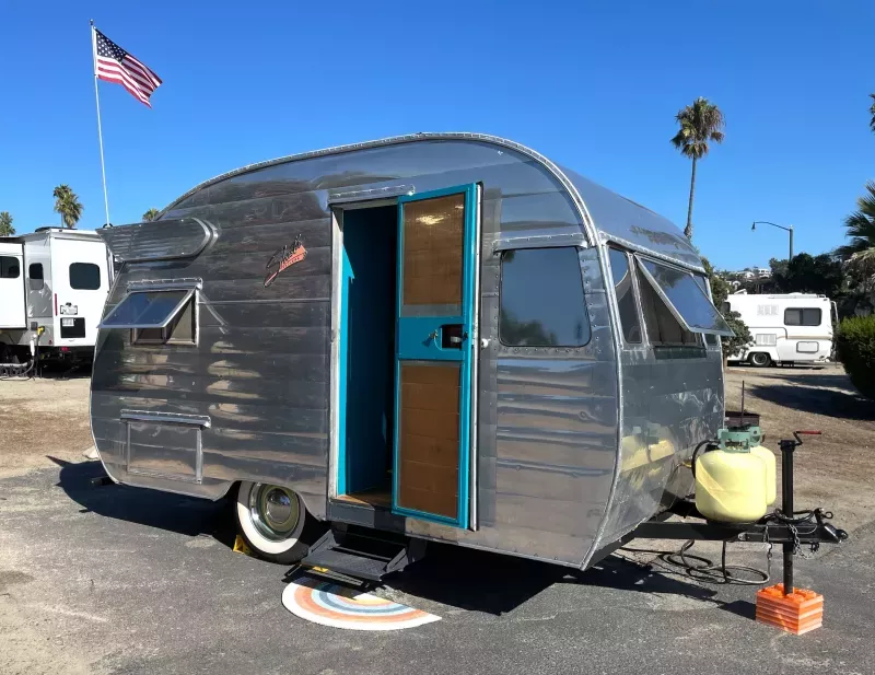 1963 Shasta Airflyte Shasta  Travel Trailer - Dolly Carton