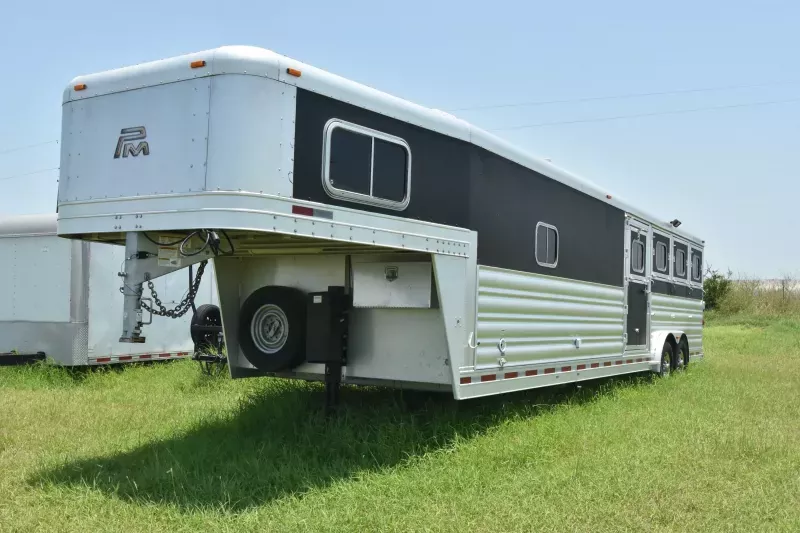 4 horse slant load with living quarters