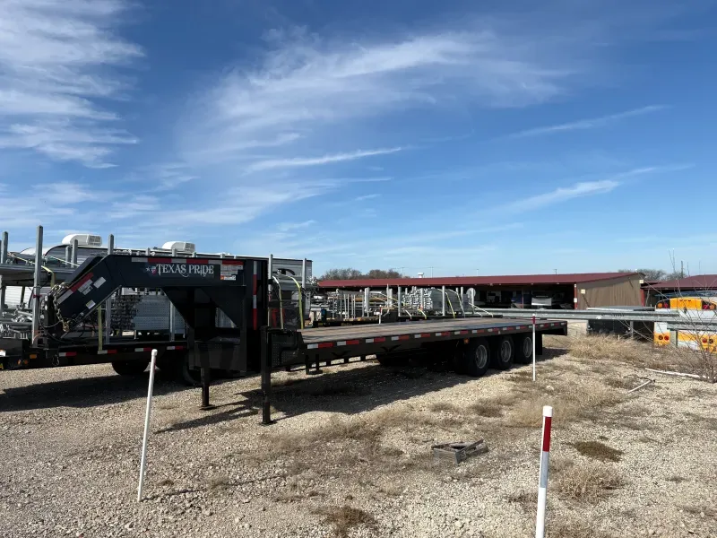 Texas Pride Flat Bed 30FT (36,000 GVWR) Gooseneck Triple Axel 12wheel