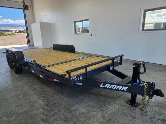 2025 Lamar Trailers Trailer 