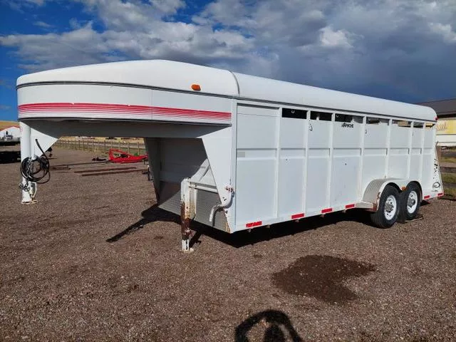 2000 Apache Gooseneck 4 HORSE Slant with Tack  24'