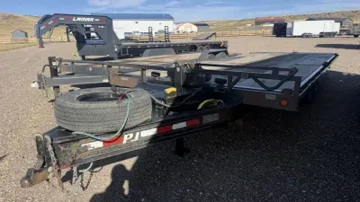 2022 PJ Trailers T82222