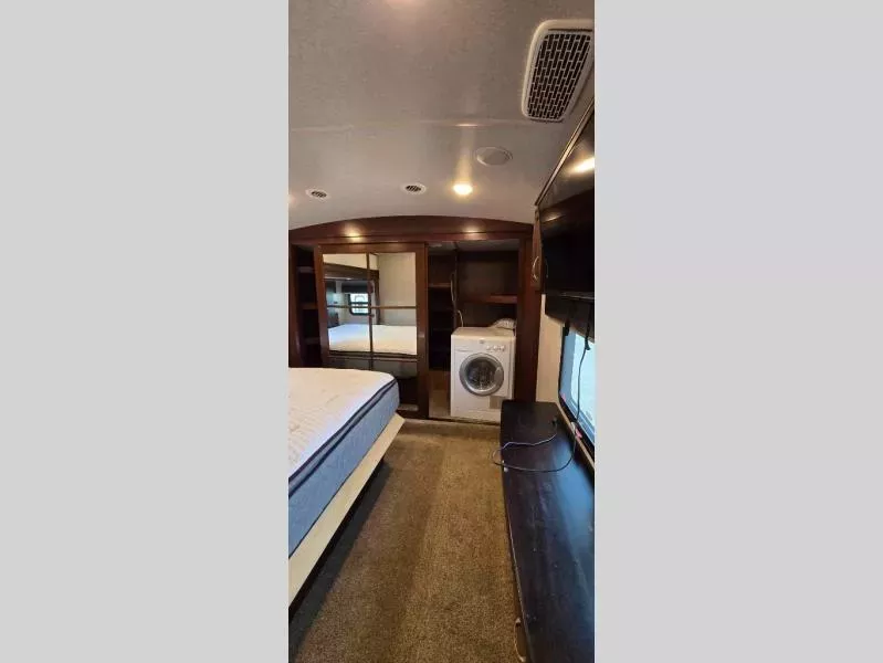 used Fifth Wheel Trailers Jayco Pinnacle for sale, in La Feria, TX Thumbnail 4
