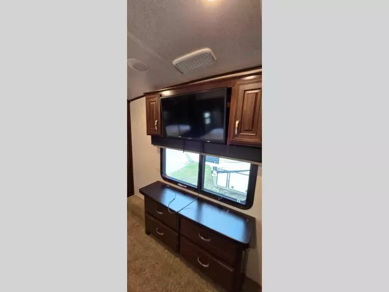 used Fifth Wheel Trailers Jayco Pinnacle for sale, in La Feria, TX Thumbnail 3