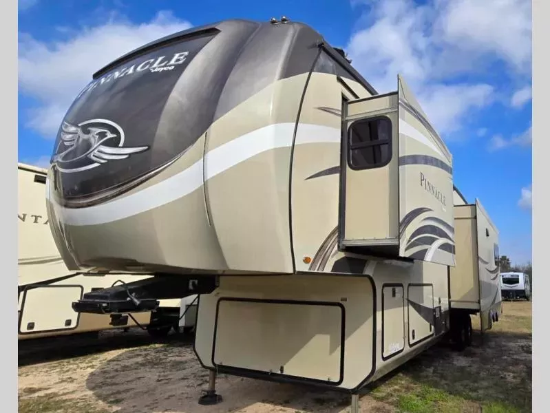 used Fifth Wheel Trailers Jayco Pinnacle for sale, in La Feria, TX Thumbnail 2