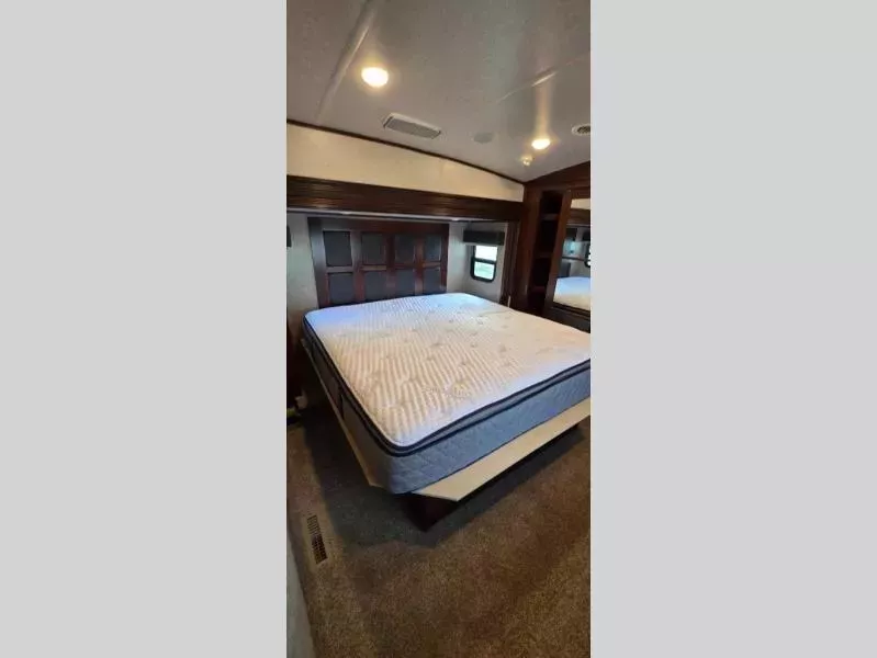 used Fifth Wheel Trailers Jayco Pinnacle for sale, in La Feria, TX Thumbnail 5