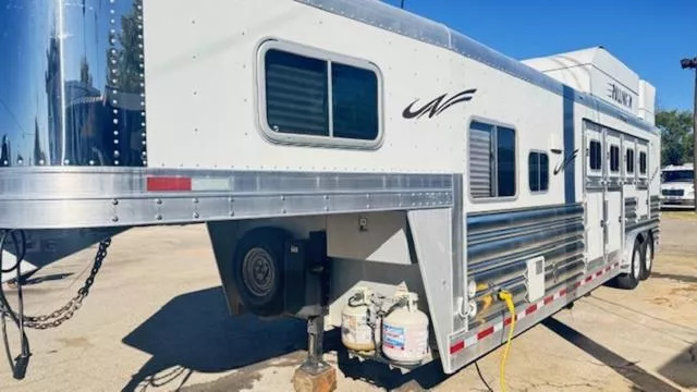 used Horse Trailers Platinum Coach  for sale, in San Angelo, TX Thumbnail 3