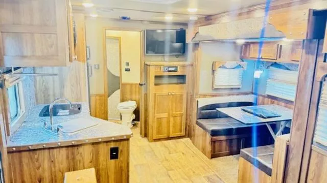 used Horse Trailers SMC Horse Trailers  for sale, in San Angelo, TX Thumbnail 7