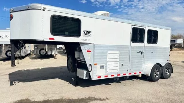 used Horse Trailers Sundowner Trailers  for sale, in San Angelo, TX Thumbnail 3