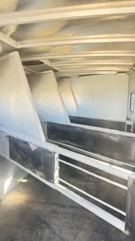 used Horse Trailers Sundowner Trailers  for sale, in San Angelo, TX Thumbnail 4