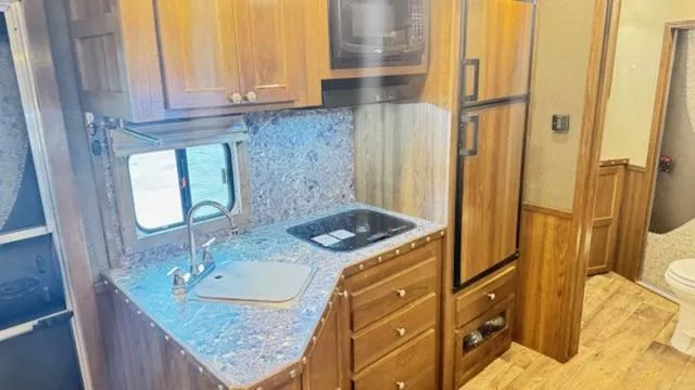 used Horse Trailers SMC Horse Trailers  for sale, in San Angelo, TX Thumbnail 10