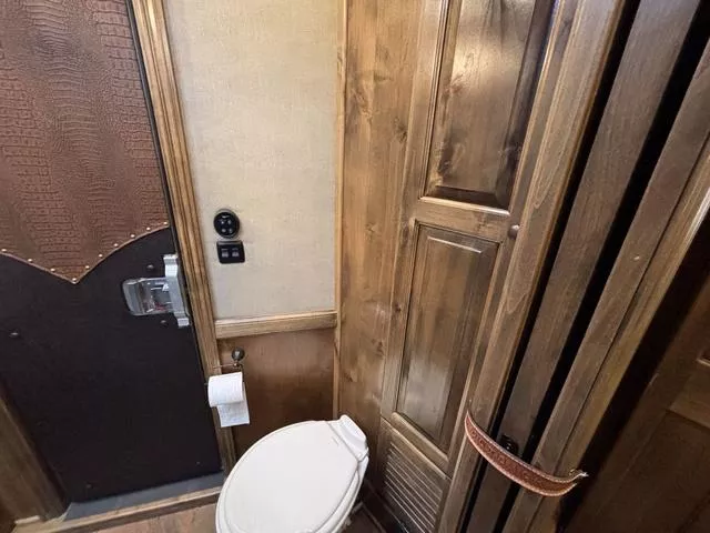 used Horse Trailers Platinum Coach  for sale, in San Angelo, TX Thumbnail 19