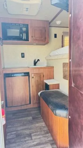 used Horse Trailers Sundowner Trailers  for sale, in San Angelo, TX Thumbnail 8