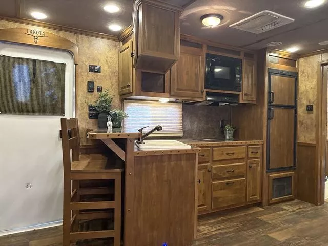 used Horse Trailers Lakota  for sale, in San Angelo, TX Thumbnail 9