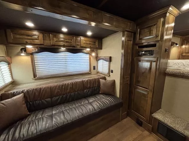 used Horse Trailers Platinum Coach  for sale, in San Angelo, TX Thumbnail 11