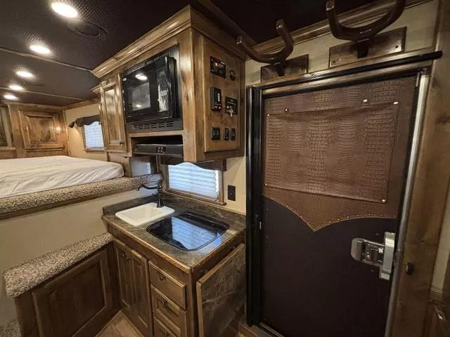 used Horse Trailers Platinum Coach  for sale, in San Angelo, TX Thumbnail 15