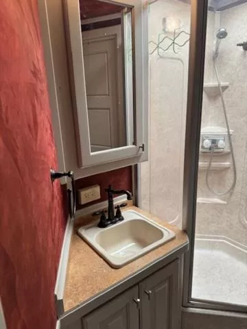 used Horse Trailers Platinum Coach  for sale, in San Angelo, TX Thumbnail 11