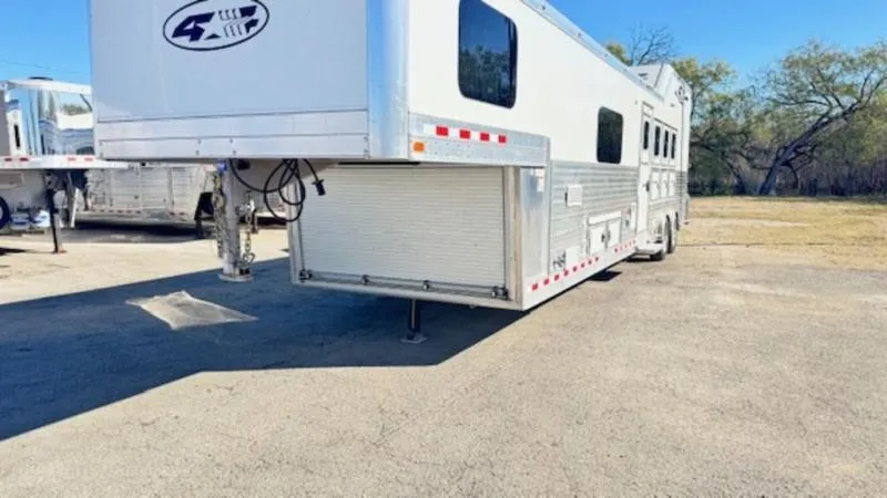 used Horse Trailers 4-Star Trailers  for sale, in San Angelo, TX Thumbnail 2