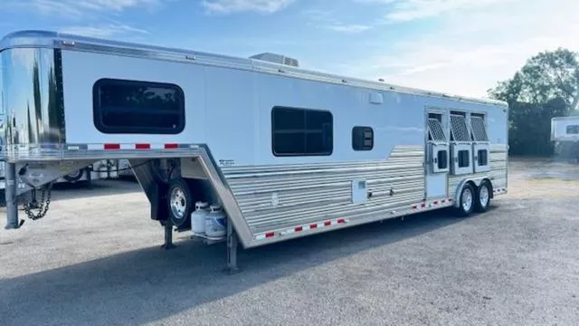 used Horse Trailers Cimarron Trailers  for sale, in San Angelo, TX Thumbnail 3