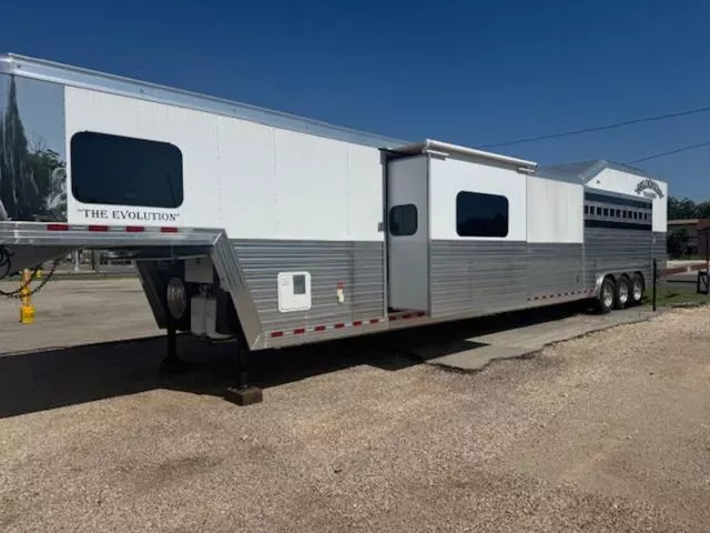used Horse Trailers Bloomer  for sale, in San Angelo, TX Thumbnail 3