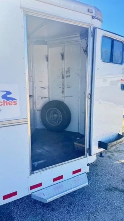 used Horse Trailers Sundowner Trailers  for sale, in San Angelo, TX Thumbnail 4