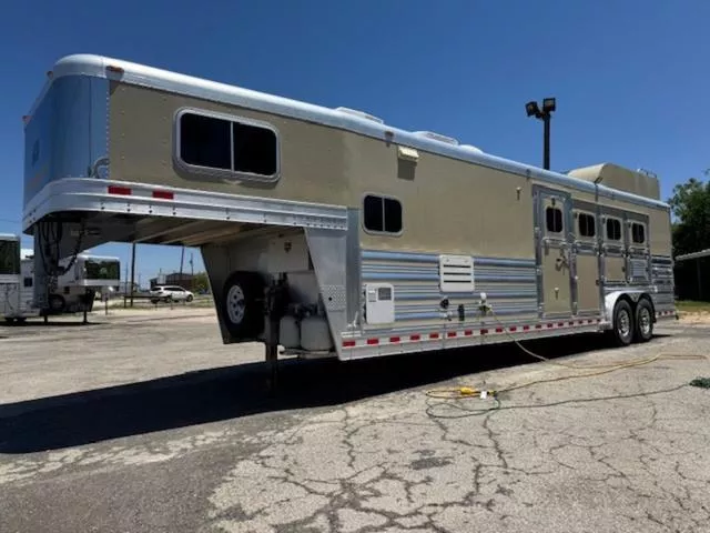 used Horse Trailers Platinum Coach  for sale, in San Angelo, TX Thumbnail 3