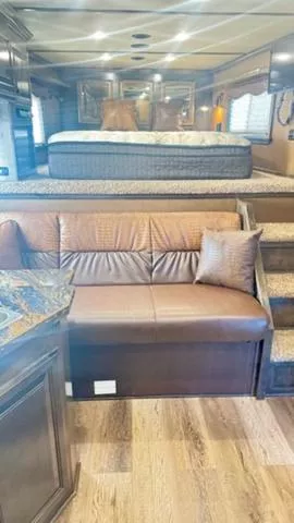 used Horse Trailers Platinum Coach  for sale, in San Angelo, TX Thumbnail 9