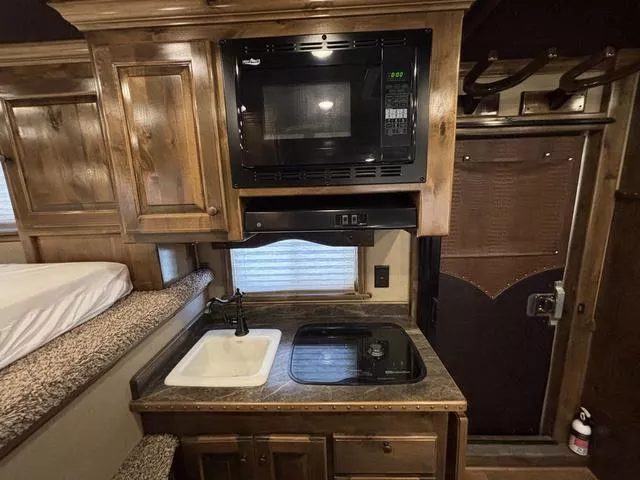 used Horse Trailers Platinum Coach  for sale, in San Angelo, TX Thumbnail 16