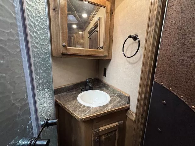 used Horse Trailers Platinum Coach  for sale, in San Angelo, TX Thumbnail 18