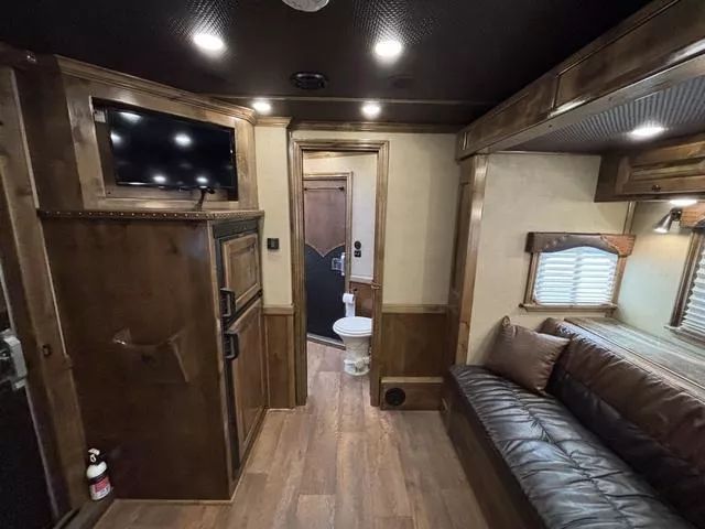 used Horse Trailers Platinum Coach  for sale, in San Angelo, TX Thumbnail 14
