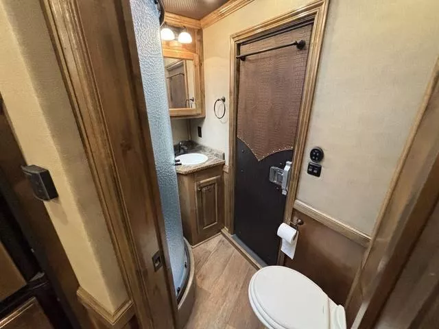 used Horse Trailers Platinum Coach  for sale, in San Angelo, TX Thumbnail 17