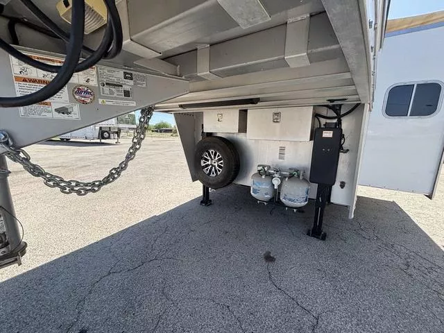 used Horse Trailers Platinum Coach  for sale, in San Angelo, TX Thumbnail 10
