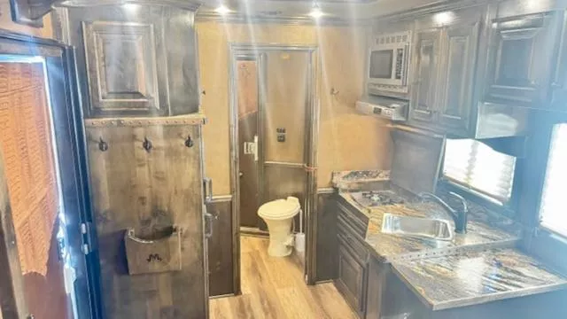 used Horse Trailers Platinum Coach  for sale, in San Angelo, TX Thumbnail 13